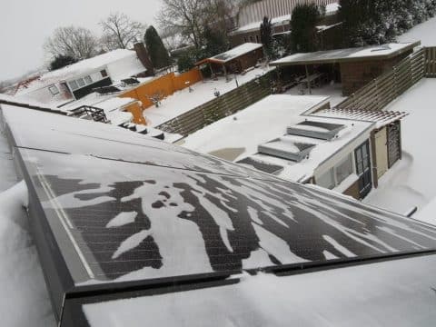 sneeuw solarwatt panelen dak