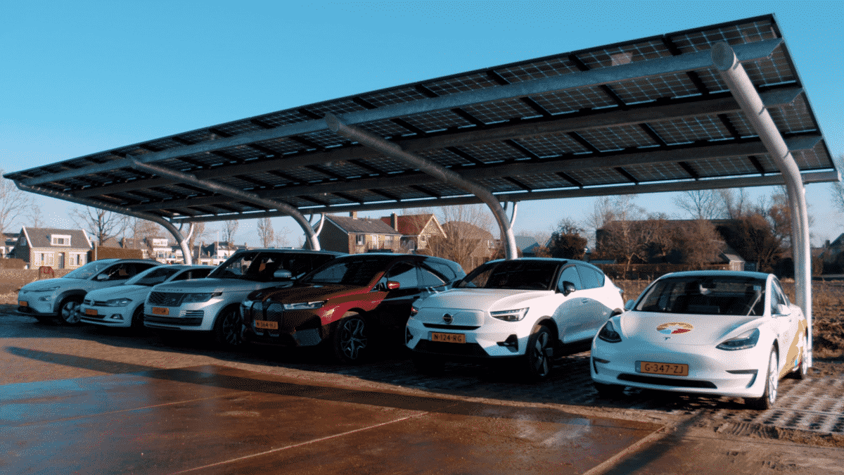 Zonnecarport met Solarwatt glas-glas zonnepanelen