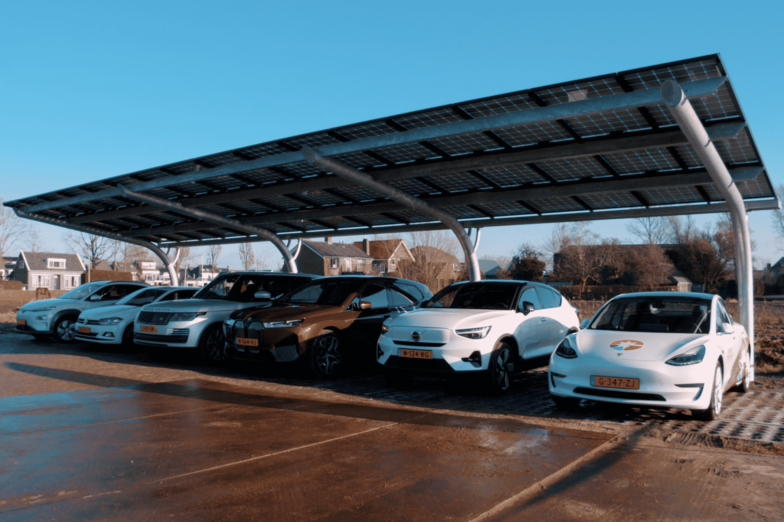 Zonnecarport met Solarwatt glas-glas zonnepanelen